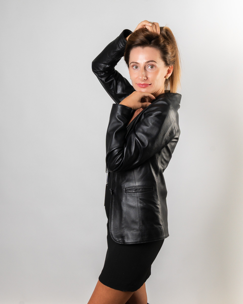 Giacca in Pelle Nera da Donna – Eleganza Classica e Intramontabile - immagine 2