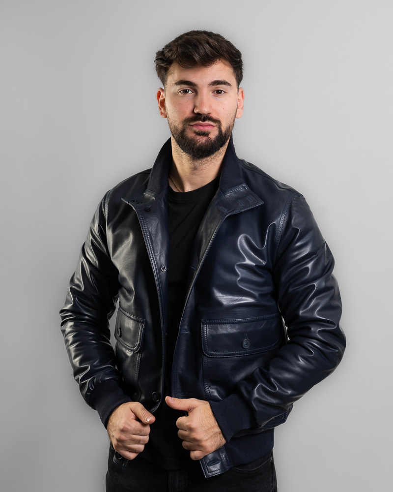 Giubbino in Pelle Blu/Nero da Uomo – Stile Contemporaneo e Carattere
