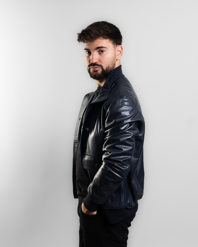 Giubbino in Pelle Blu/Nero da Uomo – Stile Contemporaneo e Carattere - immagine 2