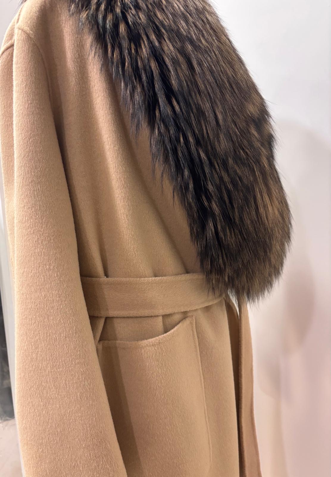 Cappotto Elegante da Donna con Collo in Pelliccia - immagine 3