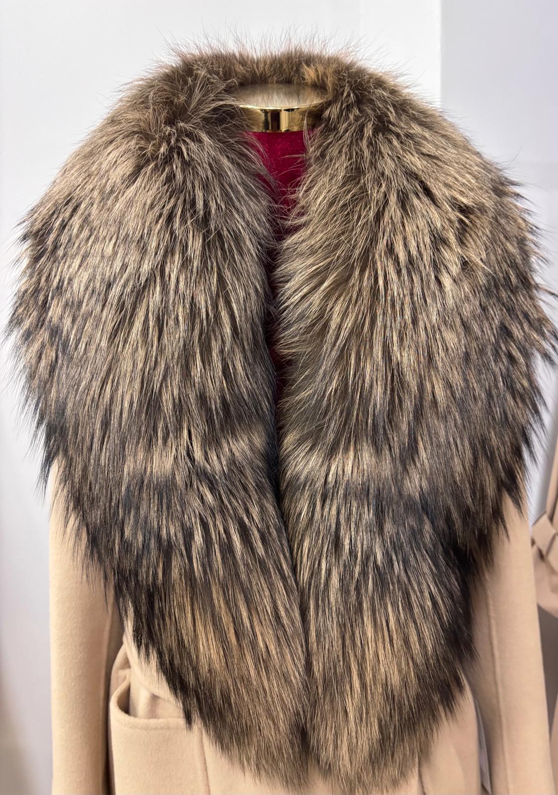 Cappotto Elegante da Donna con Collo in Pelliccia - immagine 2