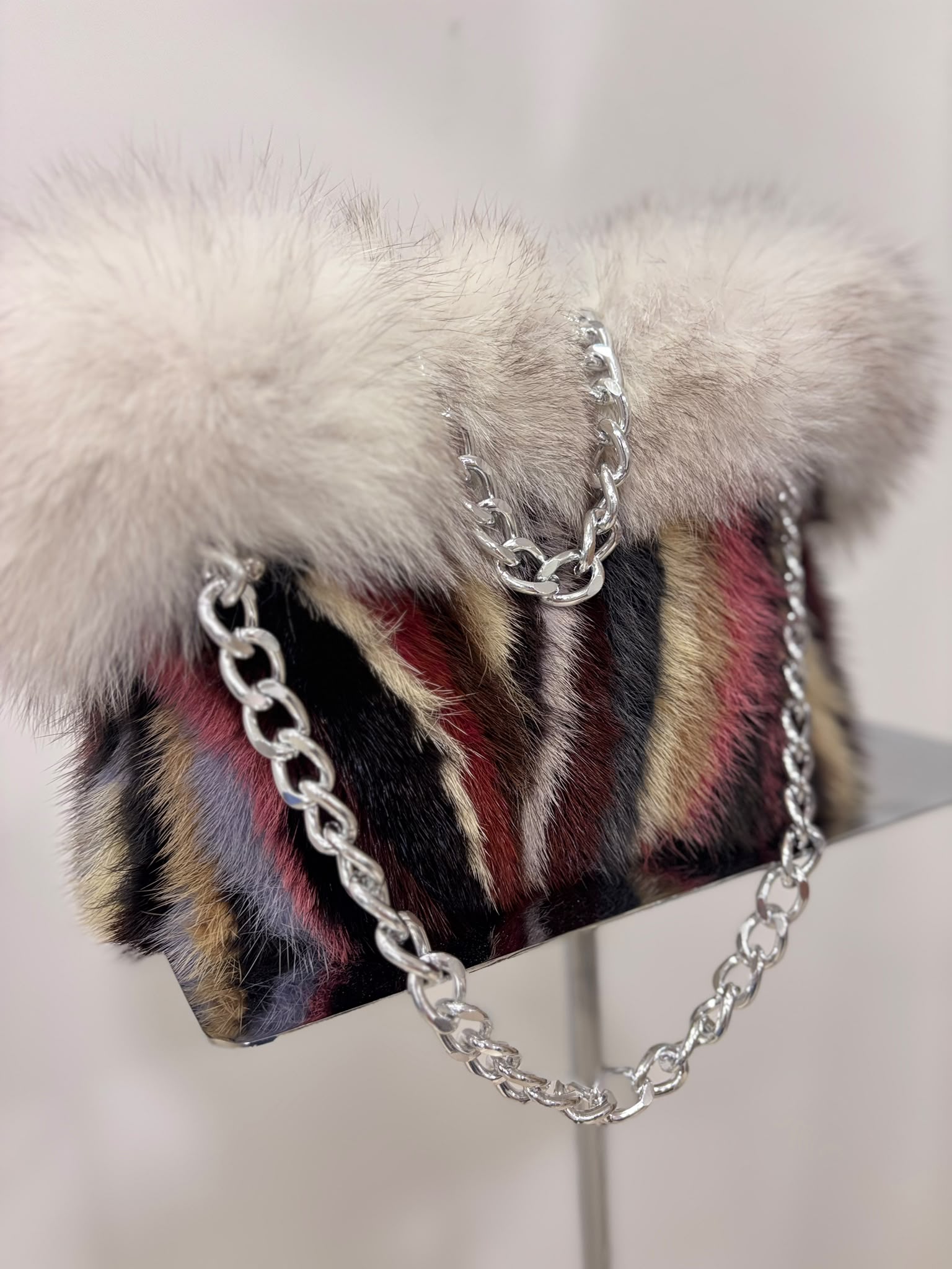 Borsa Shopping Bag Luxury in Pelliccia Multicolor con Bordo Cream & Silver - immagine 2